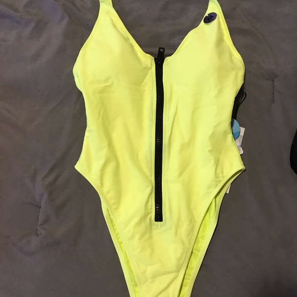 Ladies bathing suit - Picture 2 of 5